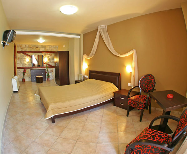 gf-hotel-fish 066-crop-epex